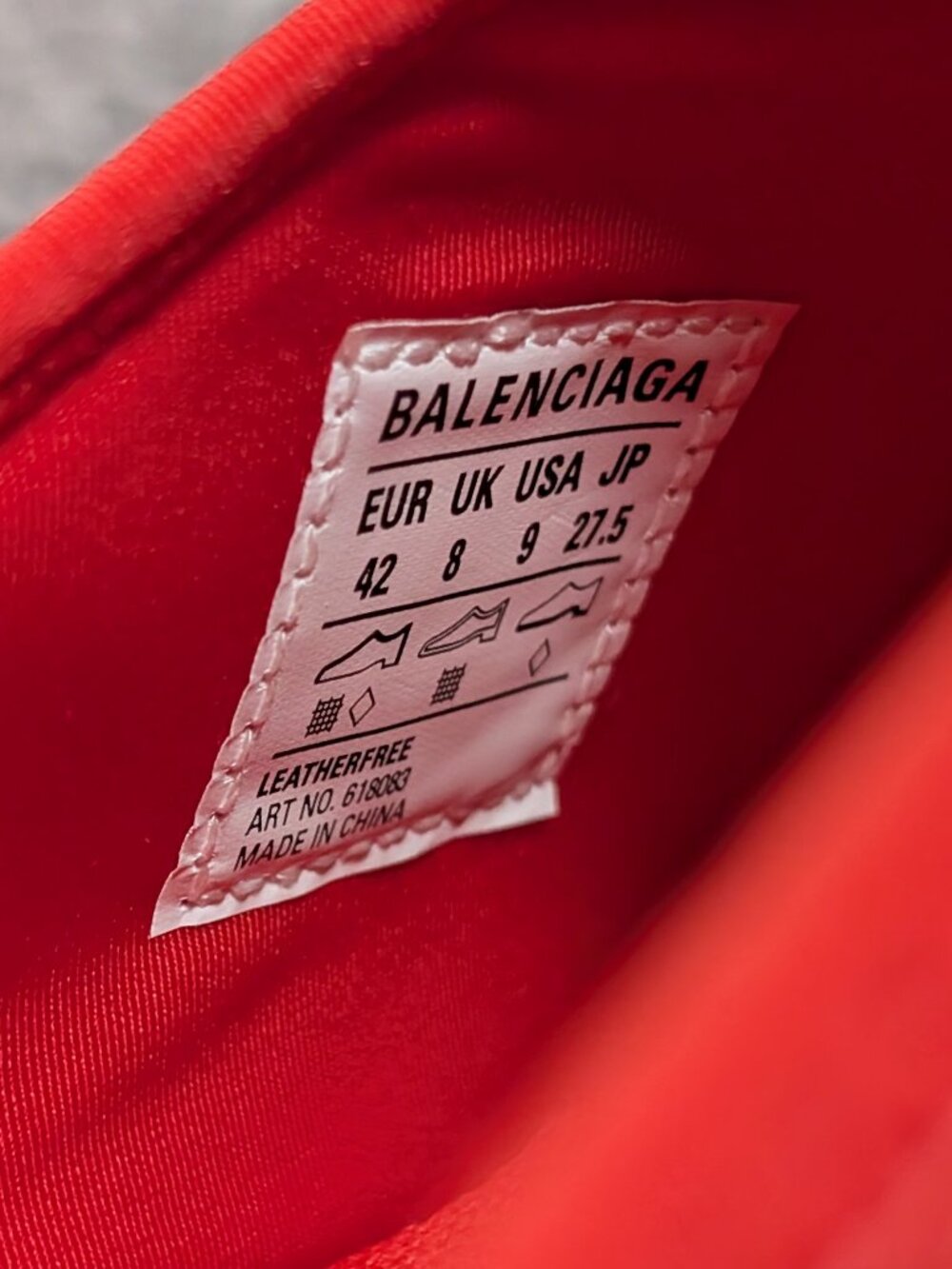 Balenciaga - Picture 3 of 6